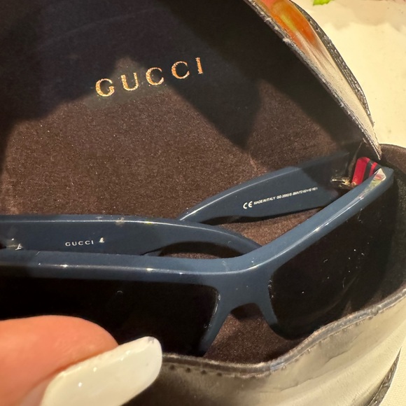 Authentic Gucci sunglasses with case - Picture 7 of 10